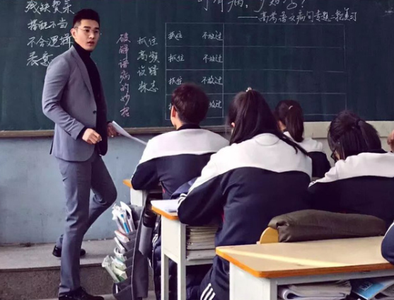 Không chỉ sở hữu vẻ đẹp ấn tượng, anh chàng này còn sở hữu chiều cao “cực khủng” lên tới 1m81.