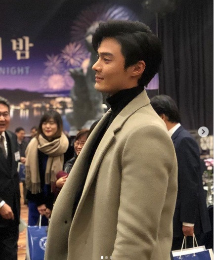 Không những sở hữu gương mặt điển trai như tài tử và thân hình chuẩn 6 múi, Nam vương Quốc tế 2018 Seung Hwan Lee còn có gu thời trang cực kỳ lịch lãm và thời thượng.