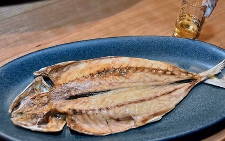 Dù có chút mùi hôi, người Nhật cho rằng món ăn này mang hương thơm độc đáo và vị ngọt thịt đậm đà.