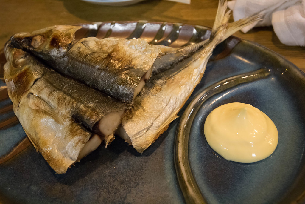 Việc ngâm cá với muối ban đầu chỉ để bảo quản, sau đó do ngâm đi ngâm lại quá nhiều lần nước ướp bắt đầu có mùi và thấm vào thịt cá.