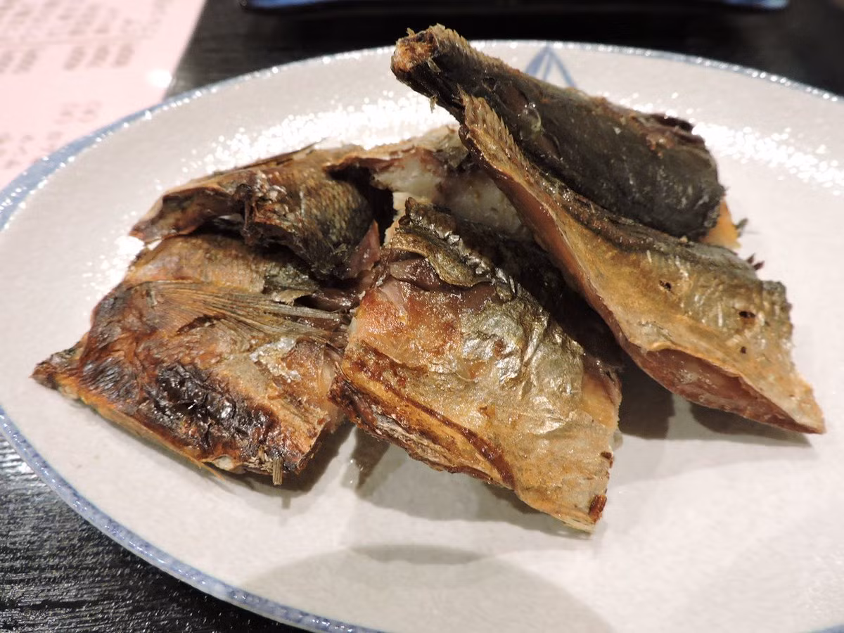 Cá khô Kusaya lại là món ăn có hương vị ngon và rất hút khách. Nếu can đảm thưởng thức một lần bạn sẽ rõ hương vị của món ăn này.