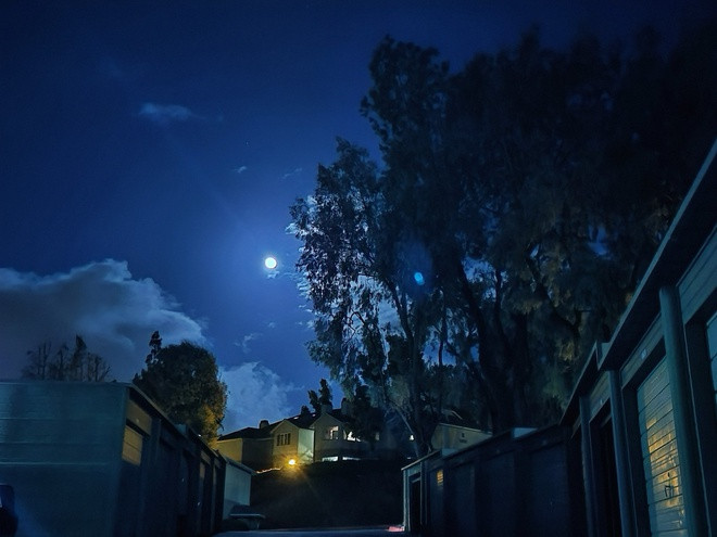 Hiện tượng lần này sẽ không thể thấy tại Bắc Mỹ, nhưng có thể được quan sát tại châu Âu, châu Phi, châu Úc và nhiều quốc gia châu Á. Nhiều người dùng Internet đã chia sẻ những hình ảnh ghi lại khoảnh khắc thiên văn thú vị này. Ảnh: coolstorybexx.