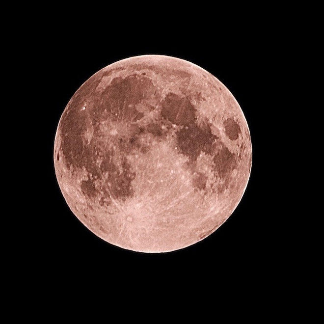 Hình ảnh nguyệt thực được người dùng Twitter tên Kween Katt chụp bằng máy ảnh Canon. Ảnh: Kween Katt.