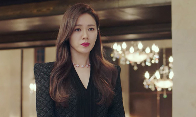 Với cách phối đồ tinh tế và nhan sắc trẻ trung, niễn viên Son Ye Jin luôn thu hút sự chú ý mỗi lần xuất hiện trên thảm đỏ và cả hình ảnh đời thường.