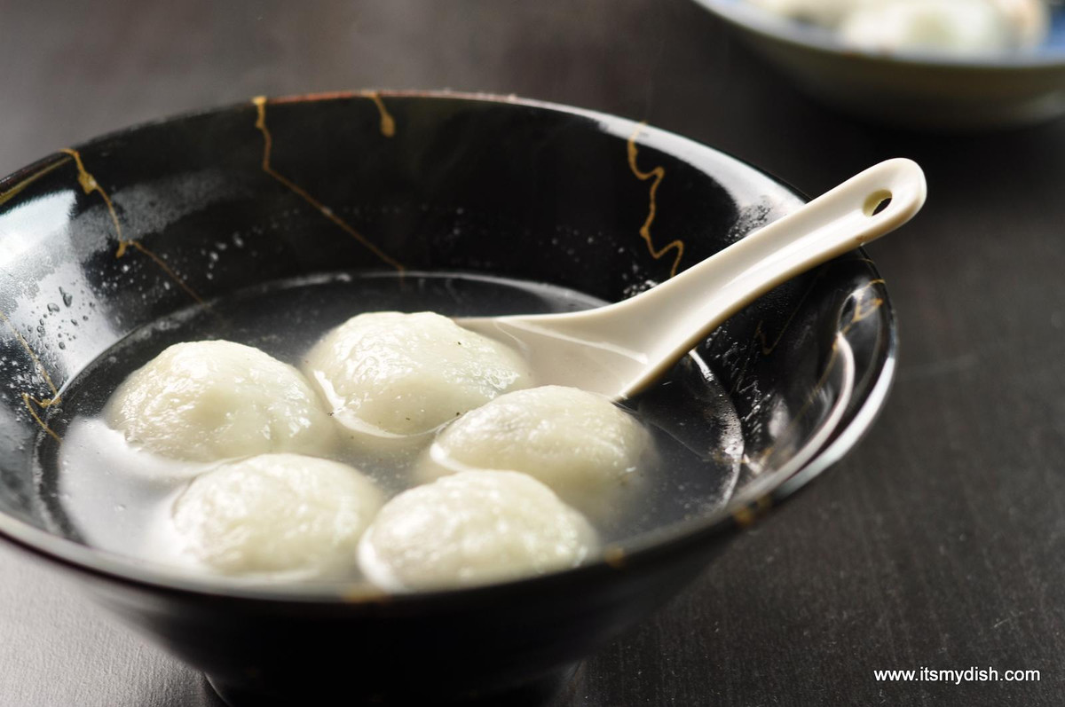 Bánh gạo nếp ngọt: Loại bánh này cũng gần tương tự như bánh chay của Việt Nam và thường được ăn vào ngày thứ 15 của Lễ hội Đèn lồng (Yuanxiao). Người ta tin rằng loại bánh này mang lại hòa bình và sự đoàn kết trong gia đình.