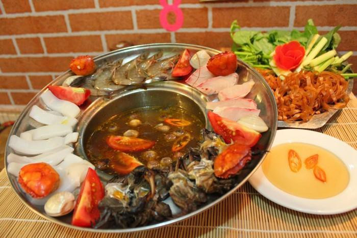 Hải sản: Đến với thành phố cảng mà lỡ quên thưởng thức những món hải sản vừa ngon vừa bổ thì quả là một điều đáng tiếc. Hải sản tươi ngon, lấy trực tiếp từ tàu thuyền vừa cập bến là một trong những đặc sản nổi tiếng nơi đây. Ảnh: Internet.