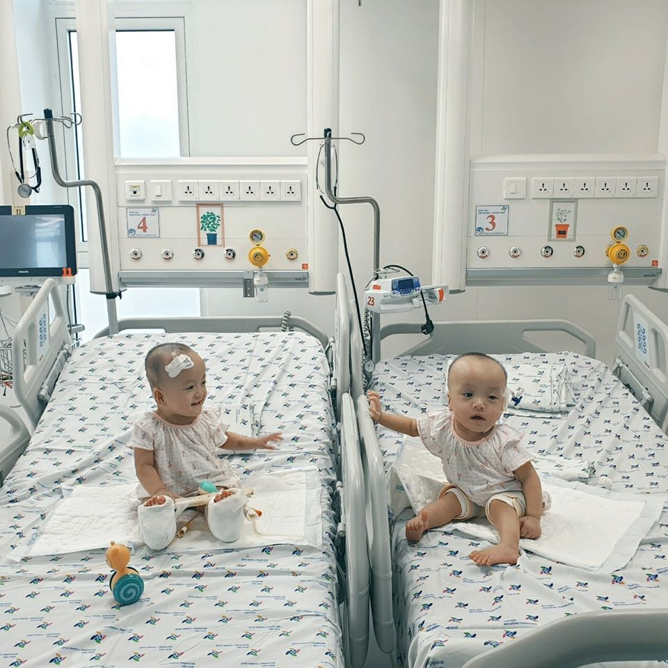 Tuy nhiên, chặng đường khó khăn, nguy hiểm nhất là việc phẫu thuật tách rời và quá trình hồi sức hậu phẫu đã diễn ra thành công, tốt đẹp.