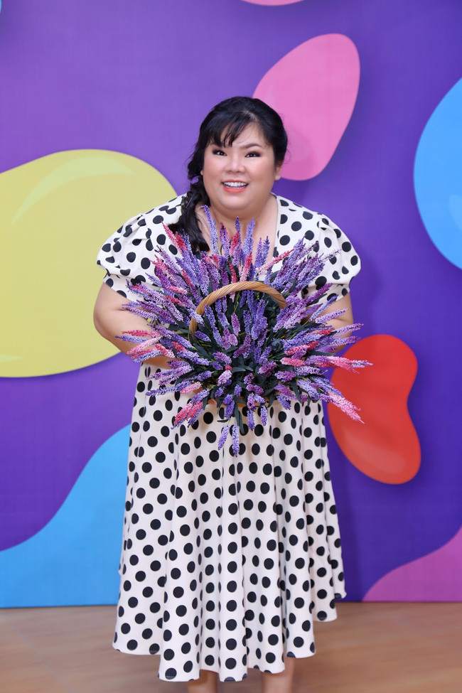 Thuy Tien ngam “vo mat” nu dien vien phat ngon ngong cuong-Hinh-4