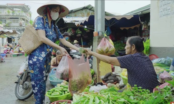 Thuy Tien ngam “vo mat” nu dien vien phat ngon ngong cuong