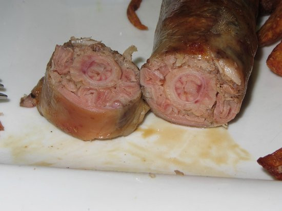 Món xúc xích ruột lợn này theo truyền thống được phục vụ với mù tạt và khoai tây purée. Bạn có thể tìm thấy chúng trên hầu hết các menu bistro. Ảnh: Internet. Mời độc giả theo dõi video "Chế biến món ngon từ nấm đông cô". Nguồn: VTC.