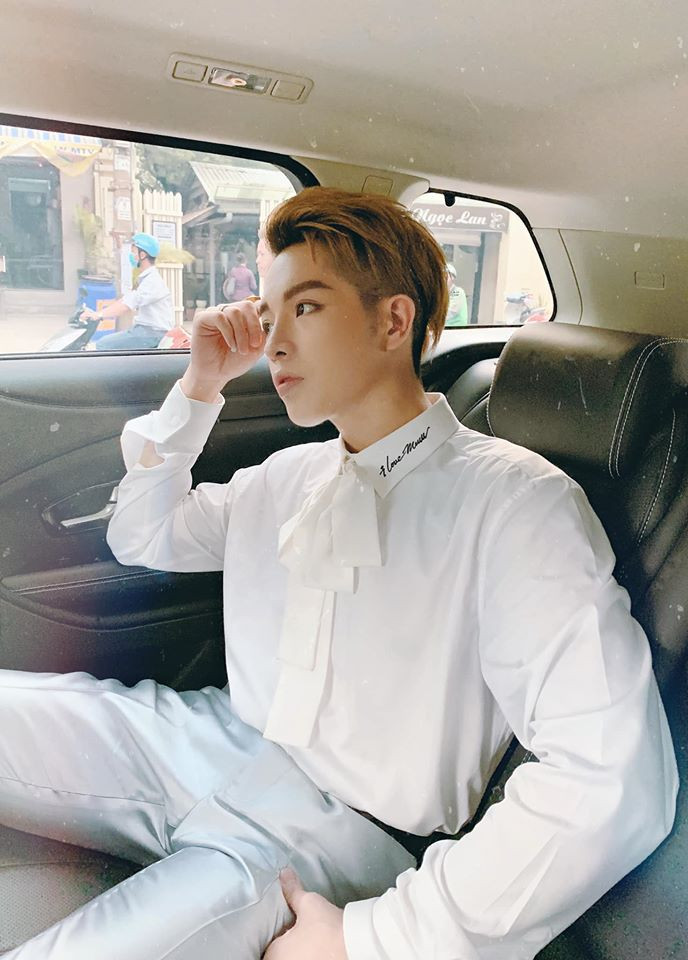 Gu thời trang của Đức Phúc vô cùng thú vị với nhiều kiểu mix- macth cá tính.