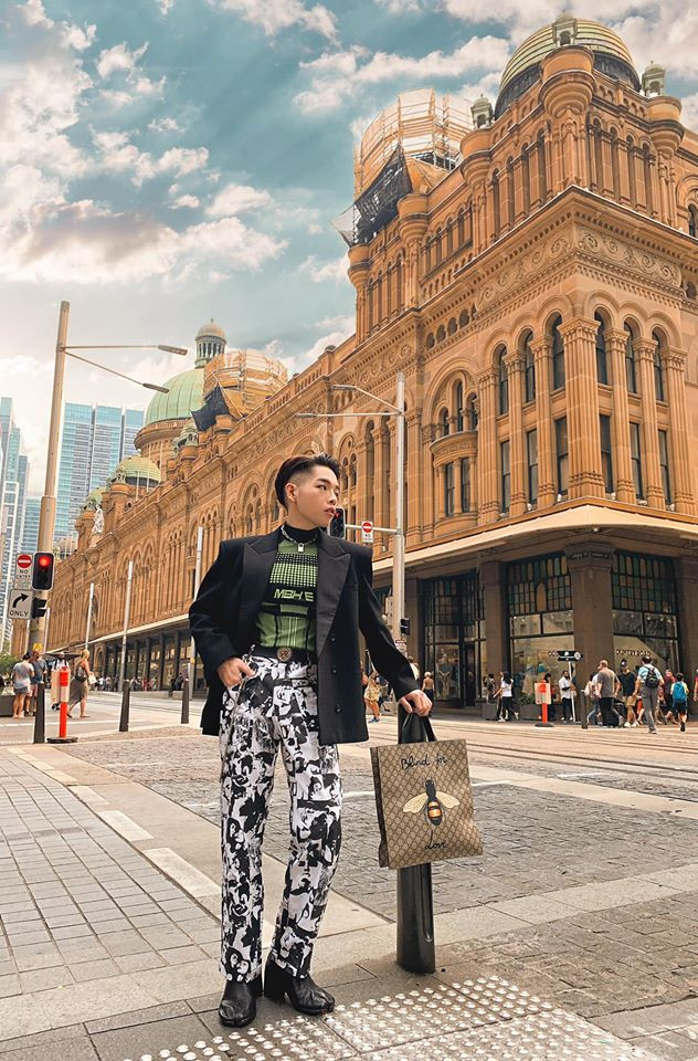 Đức Phúc dần trở thành "tay chơi" hàng hiệu thứ thiệt với những món đồ đắt đỏ đến từ Versace, Gucci hay Balenciaga...