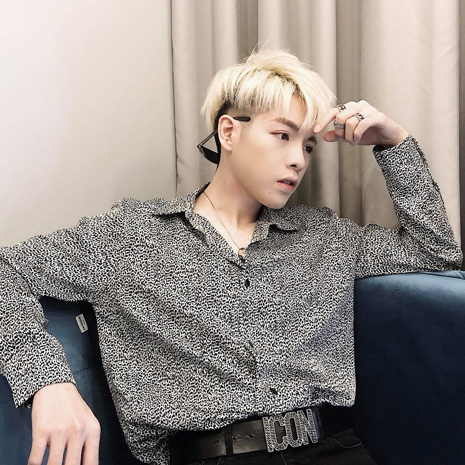 Anh có niềm đam mê lớn với những món đồ phụ kiện thời trang, một trong số đó là thắt lưng.