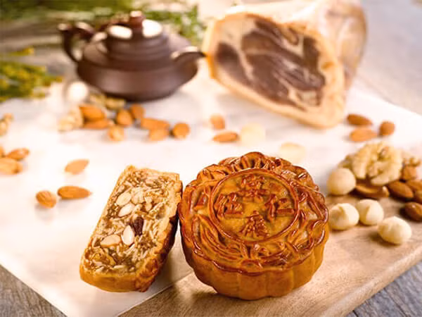 Nhiều địa chỉ bán bánh Trung thu còn tung ra dòng bánh Trung thu cho người tiểu đường được làm từ công thức đặc biệt.