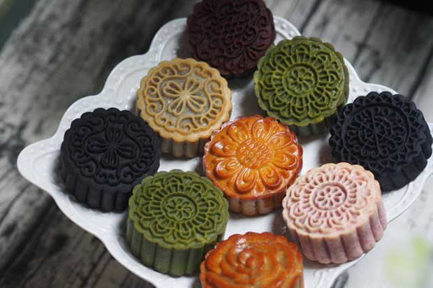 Trong những năm gần đây, các loại bánh Trung thu tốt cho sức khỏe được làm từ các loại nhân như tỏi đen, vi cá, yến sào…với các giá trị dinh dưỡng luôn được coi là món quà tuyệt vời cho sức khỏe.