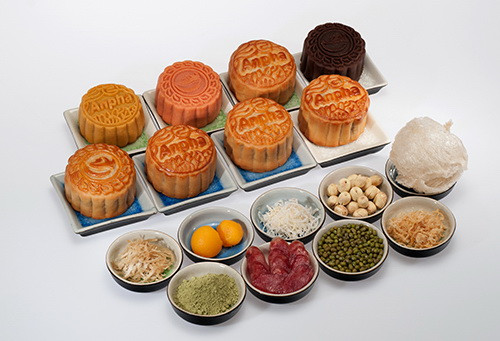 Việc đưa nguyên liệu tổ yến vào trong bánh trung thu tạo nên sự khác biệt với các đơn vị khác. Nguyên liệu tổ yến trong bánh trung thu không chỉ có mùi vị thơm ngon mà còn bổ dưỡng nên thu hút người tiêu dùng mua sử dụng cũng như làm quà tặng cho người thân, bạn bè, đối tác. Mời độc giả xem video "Các thực phẩm chống độc siêu hạng". Nguồn: VTC.