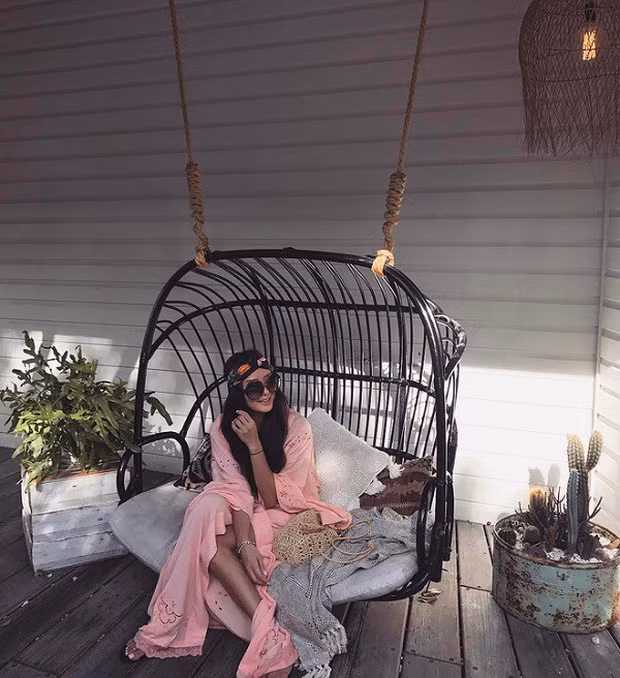 Khối tài sản mà Tôn Vân Vân được thừa kế từ cha mẹ đủ để cô sống sang chảnh cả đời. Tuy nhiên, cô không ỷ lại vào bố mẹ.