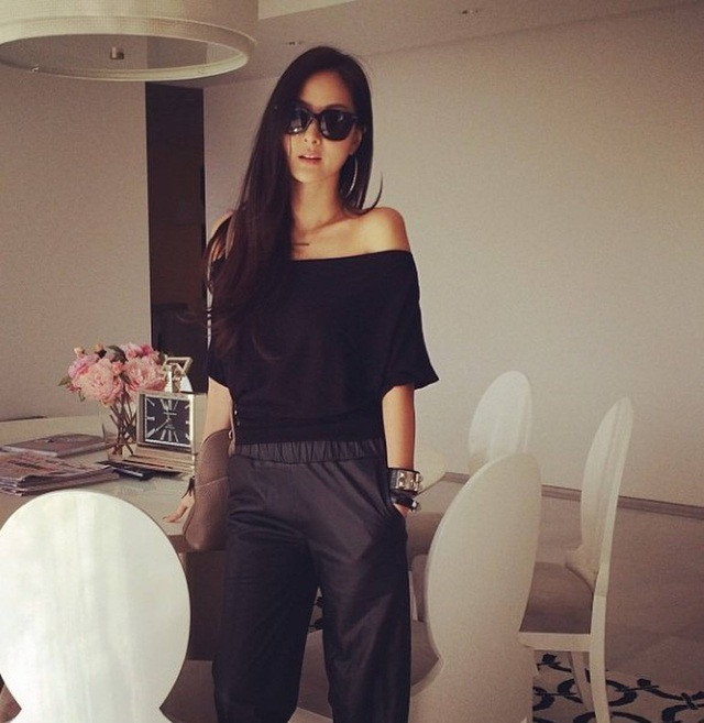 Chính phong thái tự tin, sự sang chảnh chỉ nhìn qua đã thấy rõ chính là điều khiến người ta phải xuýt xoa khi bắt gặp Tôn Vân Vân. Ảnh: Internet. Video "Minh Hằng chia sẻ về phong cách thời trang". Nguồn: VTC.