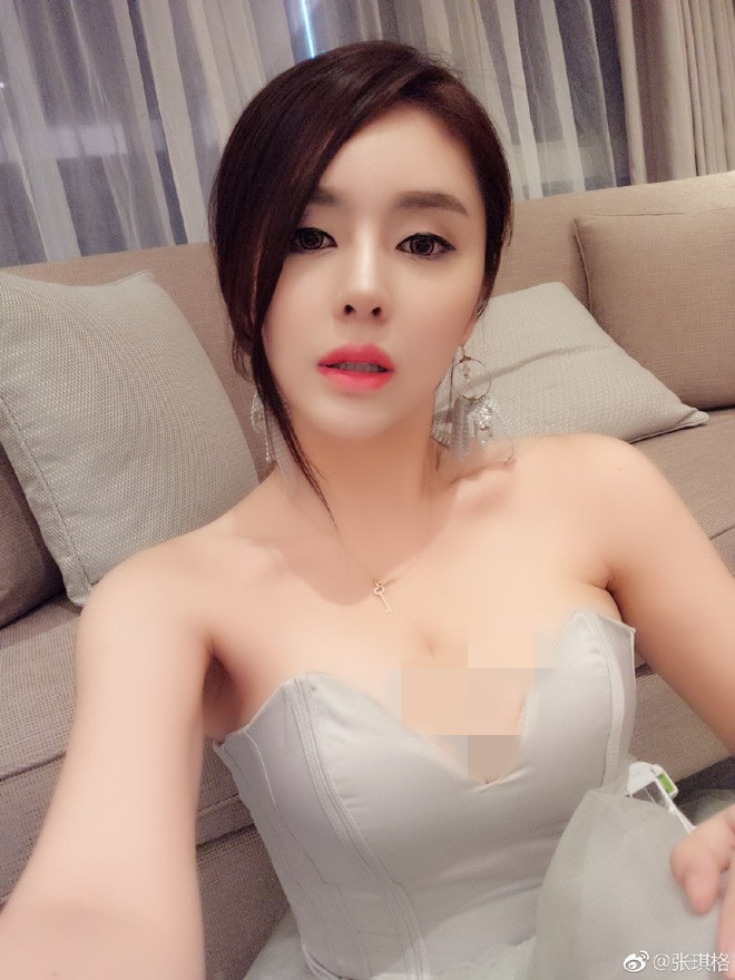 Tủ đồ của cô nàng chủ yếu là các mẫu đầm cúp ngực quyến rũ. Ảnh: Internet. Video "Minh Hằng chia sẻ về phong cách thời trang". Nguồn: VTC.