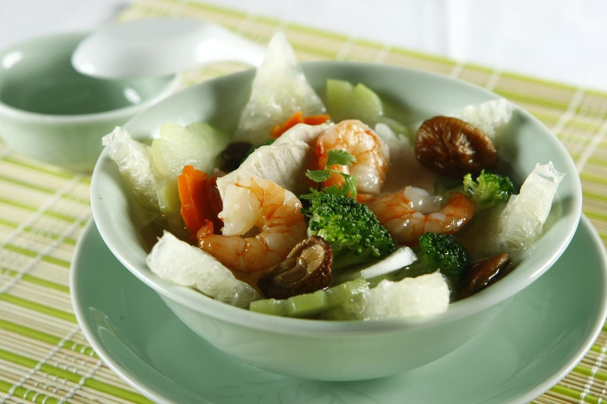 Món canh: Có rất nhiều sự lựa chọn cho món canh như canh măng, canh mọc thả, canh xương sườn, canh bóng…