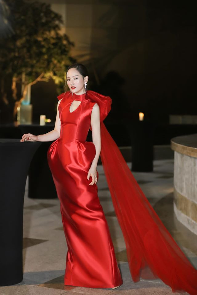 Nhờ chăm chỉ tập thể dục và ăn uống điều độ nên vóc dáng của Lan Phương luôn đạt số đo chuẩn, khiến bao cô gái ao ước. Ảnh: FBNV. Video "Bí quyết làm đẹp của sao Việt". Nguồn: VTC.