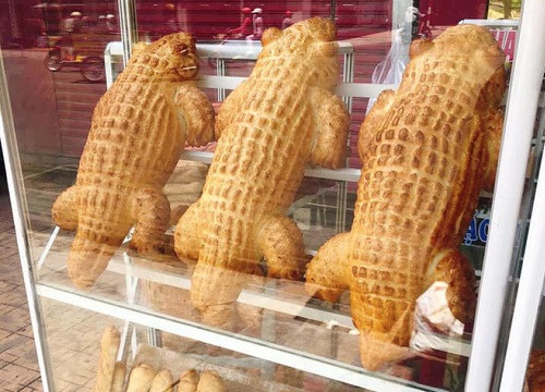 Anh Thành cho hay, ý tưởng làm bánh mì hình các con vật đến khá ngẫu nhiên. Trong quá trình làm bánh, khi cắt lưng ổ bánh mì, anh thấy có thể làm thêm các phần như đầu, chân và rồi đắp bột để tạo hình con vật cho chiếc bánh thêm phần lạ mắt.