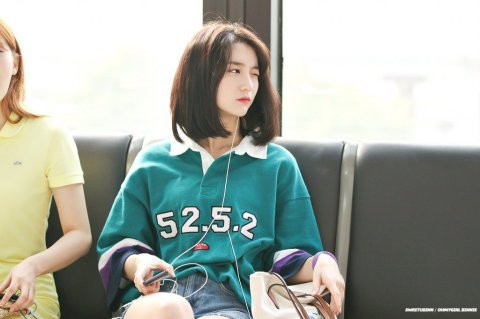 Bên cạnh việc ăn kiêng, nữ ca sĩ Hàn cũng rất chăm chỉ tập luyện hàng ngày. Ngoài tập vũ đạo cùng các thành viên Oh My Girl, Binnie còn tập luyện trong phòng tập để duy trì những đường cong chuẩn trên cơ thể của mình.