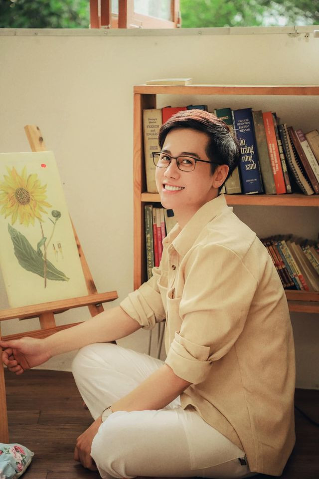 Cách ăn mặc giản dị và nụ cười thân thiện của Phạm Vũ Thịnh khiến nhiều người yêu mến.