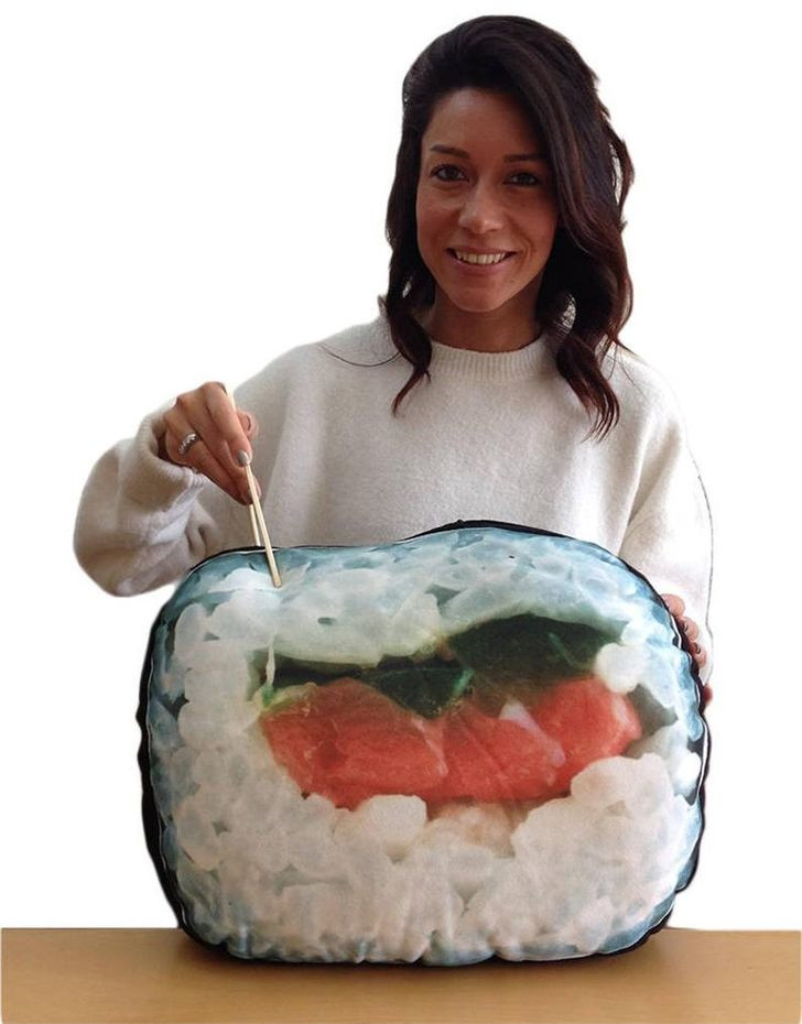 Chiếc gối này có thể trở thành món quà hoàn hảo cho những ai yêu thích món sushi.