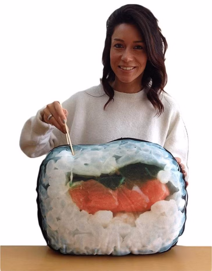 Chiếc gối này có thể trở thành món quà hoàn hảo cho những ai yêu thích món sushi.