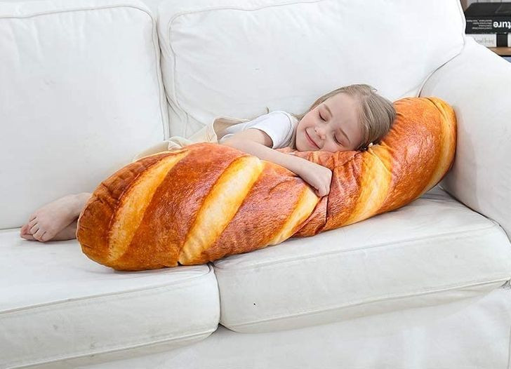 Chúng ta gần như có thể cảm nhận được mùi thơm của bánh mì nướng khi nhìn vào chiếc gối này.