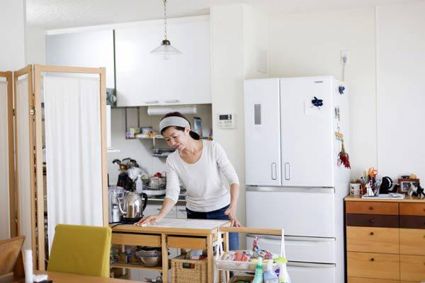 Vệ sinh các đồ dùng sạch sẽ: Để bảo vệ sức khỏe của bản thân và những người xung quanh, bạn hãy giữ gìn không gian nhà ở, nơi làm việc thật sạch sẽ bằng việc lau chùi. dọn dẹp thường xuyên, đặc biệt đối với những đồ vật bạn hay tiếp xúc trực tiếp.