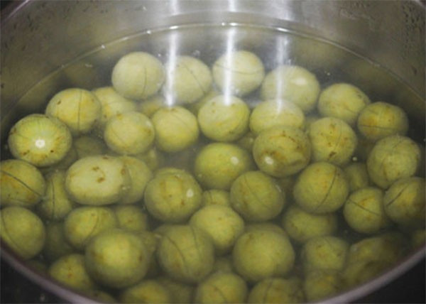 Tranh thủ mùa sấu, làm ngay món ô mai sấu giòn ngon ăn cả năm - Hình 3 Tranh thu mua sau, lam ngay mon o mai sau gion ngon an ca nam-Hinh-3