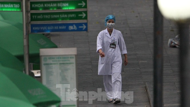 Benh vien Bach Mai ra sao truoc khi duoc go bo lenh cach ly?-Hinh-12