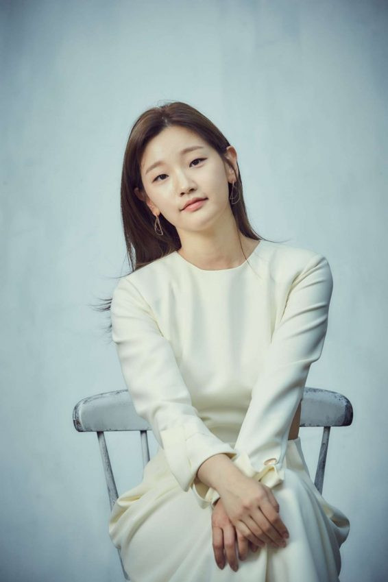 Khác với hình ảnh trẻ trung đời thường, người đẹp quay về gu thời trang thanh lịch, nữ tính tại các sự kiện thảm đỏ.