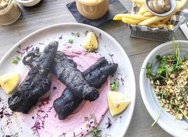 Phụ nữ Nhật đã sử dụng nó trong nhiều thế kỷ để chăm sóc da, nhưng gần đây nó mới trở thành một siêu thực phẩm thời thượng, được bán ở dạng viên hoặc bột, thường được cho vào bánh, kem, sinh tố…