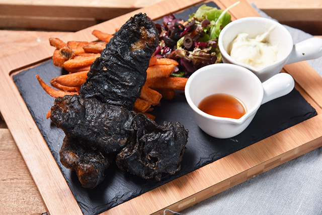 Mặc dù món ăn này nhận được nhiều bình luận tiêu cực từ cộng đồng mạng nhưng nó lại lan truyền rất mạnh mẽ, do đó món ăn bán rất chạy.