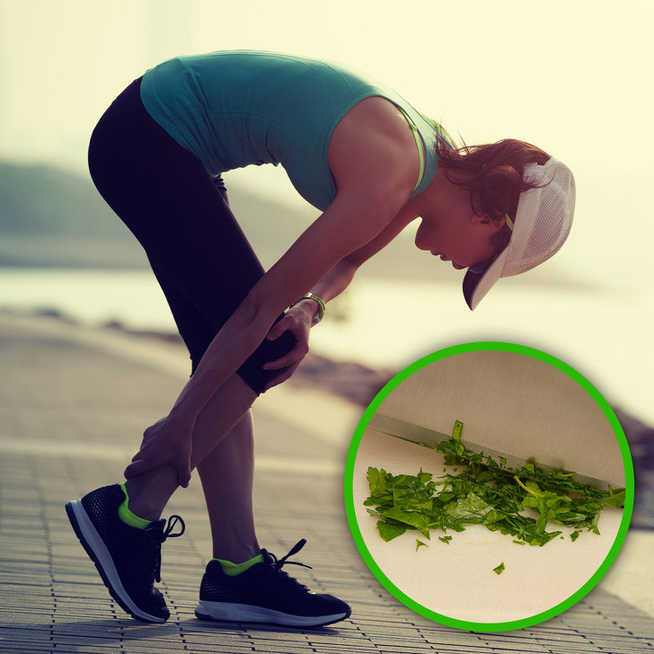 5. Rau mùi tây: Thảo mộc này có thể giúp điều trị huyết áp cao. Ngoài ra, vitamin K trong rau mùi tây cũng giúp ích cho sức khỏe của xương bằng cách làm cho chúng khỏe hơn. Rau mùi tây tươi có thể được thêm vào salad salad, nước xốt, và công thức nấu ăn hải sản.