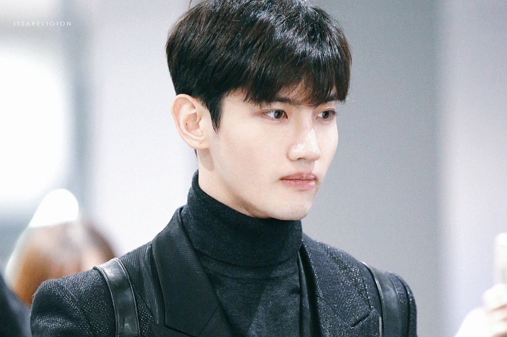 Changmin (sinh năm 1988) được biết đến với nghệ danh Max tại Nhật Bản. Anh là nam ca sĩ Hàn Quốc, thành viên nhóm nhạc DBSK.