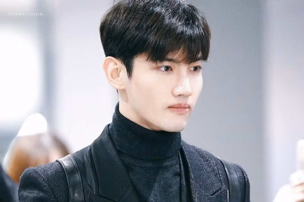 Changmin (sinh năm 1988) được biết đến với nghệ danh Max tại Nhật Bản. Anh là nam ca sĩ Hàn Quốc, thành viên nhóm nhạc DBSK.