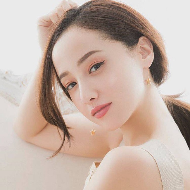 Mới đây, thông tin "Quốc nữ nhan sắc" Erika Sawajiri bị bắt vì tội tàng trữ ma túy khiến dư luận Nhật Bản xôn xao. Sau 2 tháng điều tra, cảnh sát đã thu thập được loạt bằng chứng rõ ràng khiến người đẹp phải cúi đầu nhận tội. Người đẹp này còn khai nhận giấu ma túy tại nhà riêng và là con nghiện lâu năm khiến khán giả bất ngờ.
