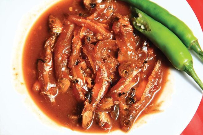 Mắm tép Gia Viễn: Đến với Ninh Bình, du khách đừng bỏ lỡ cơ hội mua cho mình vài hũ mắm tép. Mắm tép ở đây ngon có tiếng, là món quà biếu rất có ý nghĩa. Mắm tép thơm, đậm đà vị ngọt đặc trưng của tép tươi với màu đỏ tươi đẹp mắt.