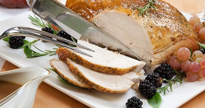 Thịt thú rừng: Hãy tránh xa các loại thịt thú rừng, đặc biệt là thịt thỏ, thịt nai, thịt chim cút, thịt gà rừng hay thịt ngỗng nếu bạn có nguy cơ mắc bệnh gút. Thịt các động vật này cũng chứa hàm lượng purine cao. 