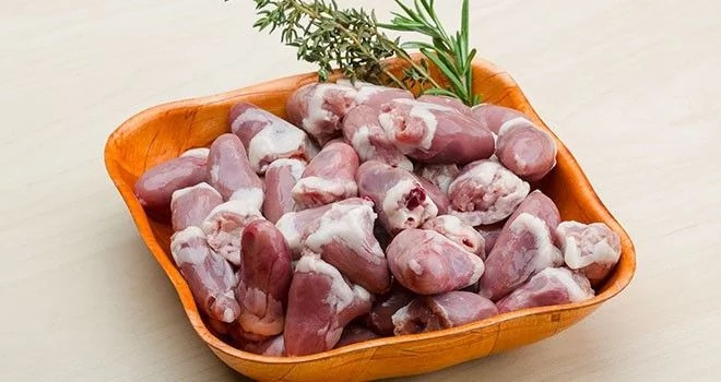 Nội tạng động vật: Các loại nội tạng động vật là một dạng thực phẩm cấm kị đối với người mắc bệnh gút. Tốt nhất là hãy loại bỏ phần lưỡi, gan, cật, óc hay ức để giảm thiểu nguy cơ đau do gút.