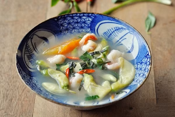 Bông so đũa luộc chấm nước mắm kho quẹt hoặc luộc chung với nhiều loại rau quả khác hiện là món khoái khẩu của dân thành thị, trong các nhà hàng.