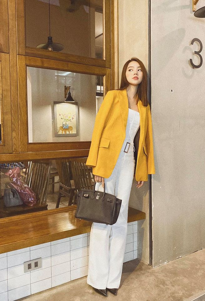 Món đồ đắt nhất mà Jolie bỏ tiền ra mua có giá khoảng hơn 300 triệu đồng. Cô nàng không quan trọng là giá tiền như thế nào, mà là món đồ đó phù hợp và có thể làm tôn lên giá trị của bản thân.