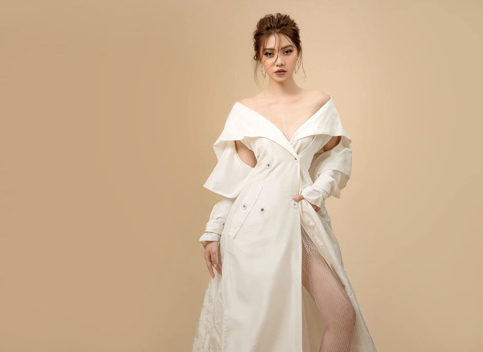 Phong cách gợi cảm của Jolie Nguyễn khiến bao chàng trai mê mẩn. Ảnh: Internet. Mời quý vị xem Video "Minh Hằng chia sẻ về phong cách thời trang". Nguồn: VTC.