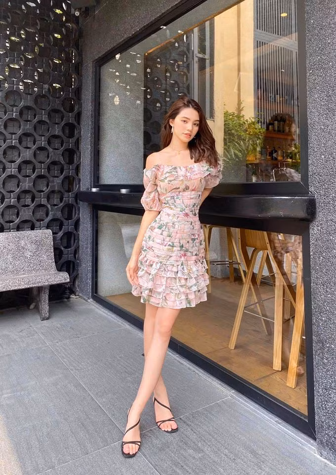 Chia sẻ về sở thích hàng hiệu, Hoa hậu người Việt tại Úc năm 2015 tiết lộ, cô rất mạnh tay chi tiền mua sắm vì đây vừa là đam mê vừa phục vụ cho công việc.