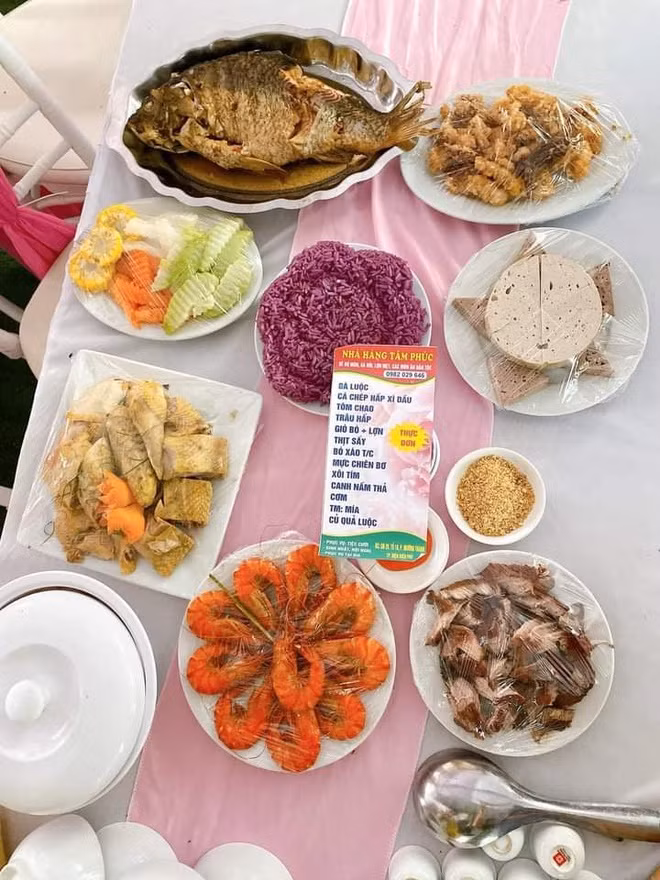 Chuyen nguoc doi: Nha hang bi 