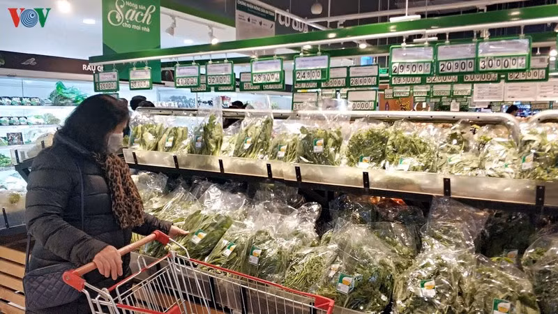 Gia rau xanh o sieu thi van khien nhieu nguoi tieu dung 